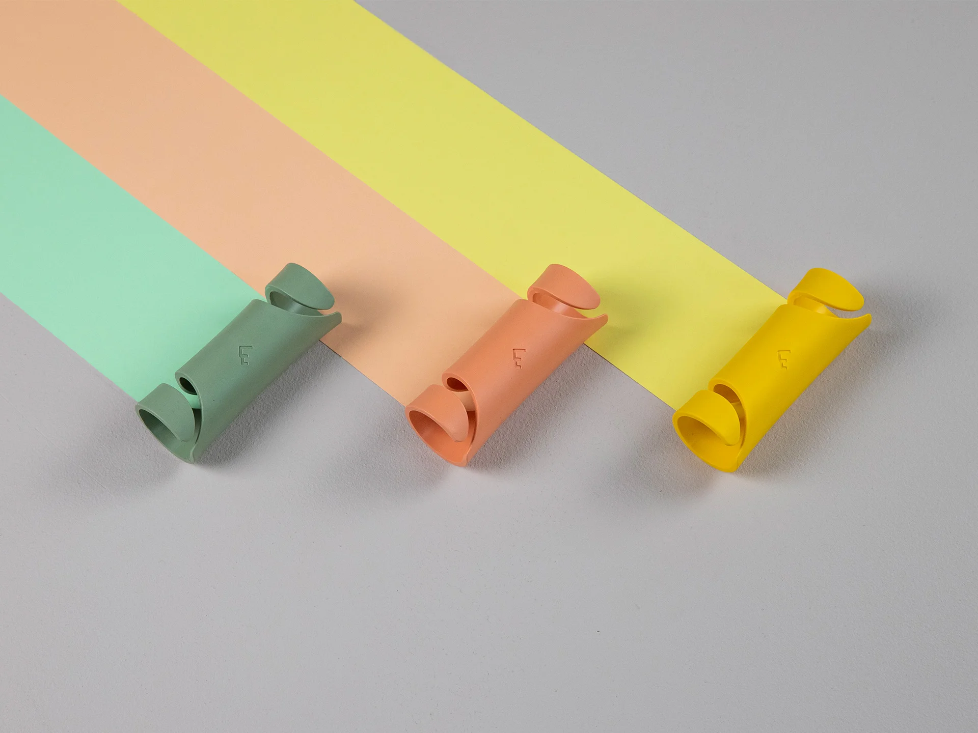 Carryfix portable handle designed by Formeta Design for carrying heavy bags and gloceries