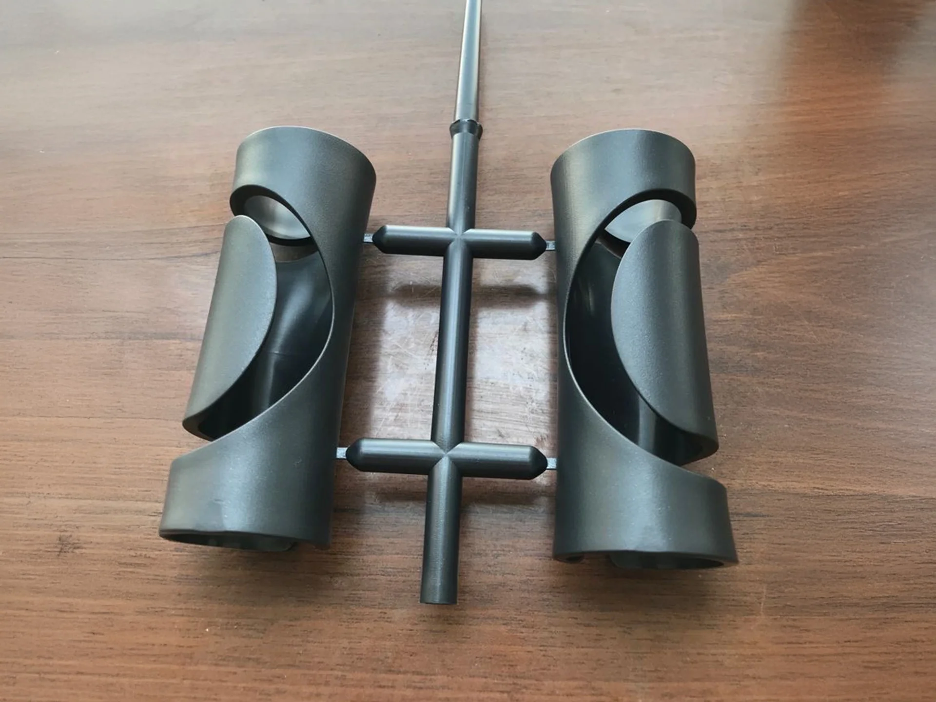 Carryfix portable handle designed by Formeta Design for carrying heavy bags and gloceries
