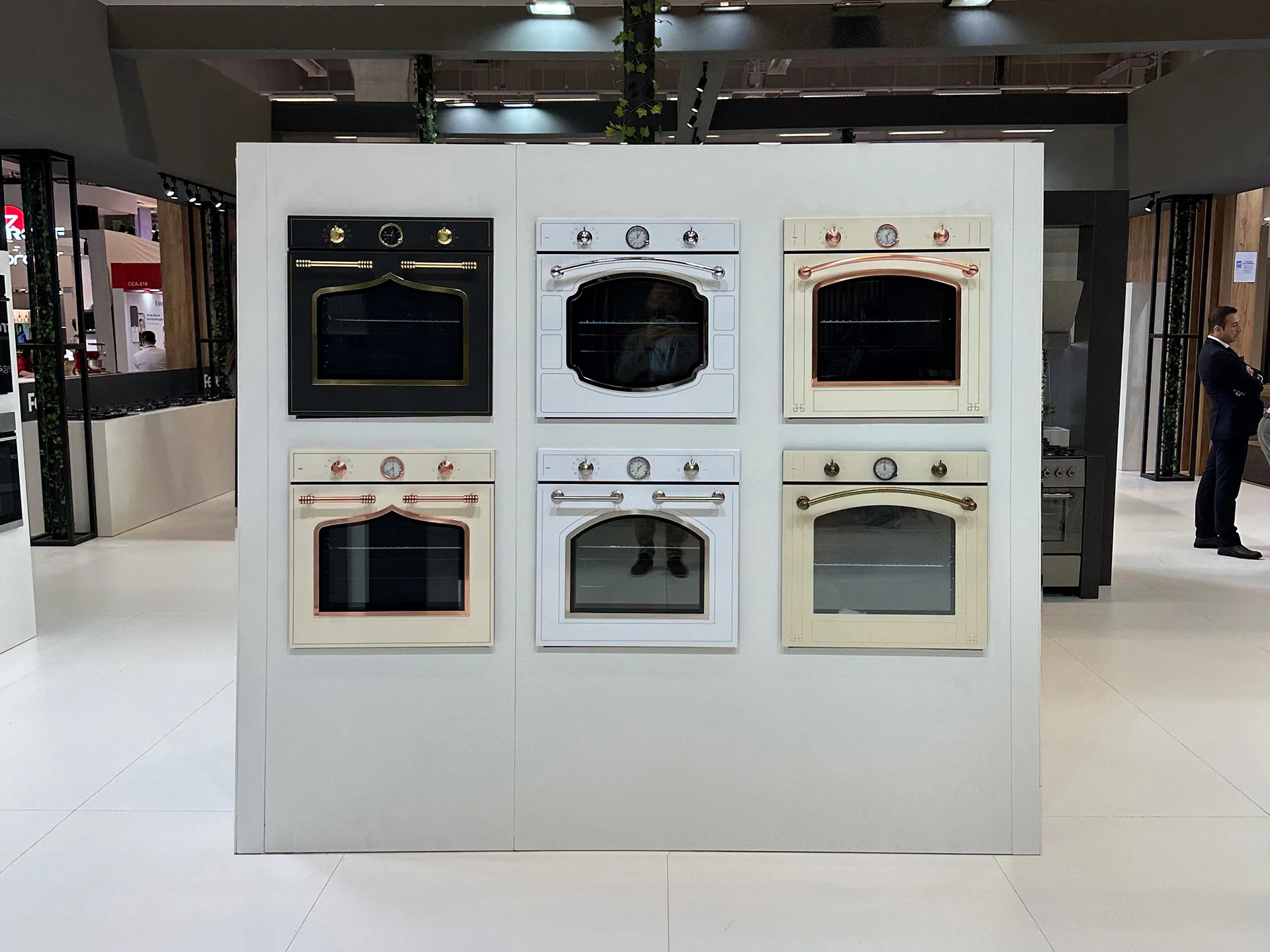 Ferre Ogee built-in oven designed by Formeta Design with sculpted front geometry