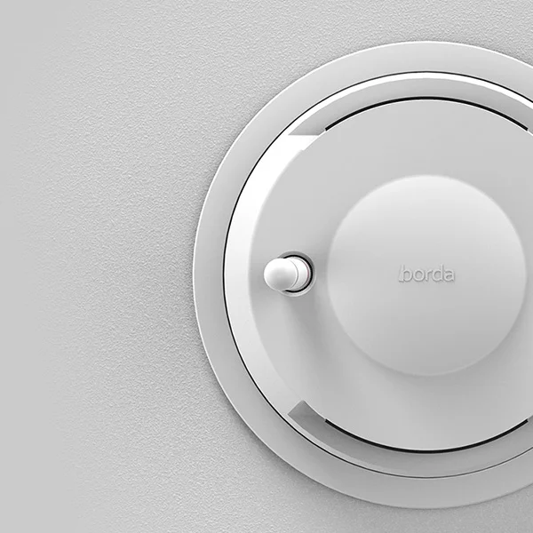 Locator tracking device designed by Formeta Design for real-time positioning and safety