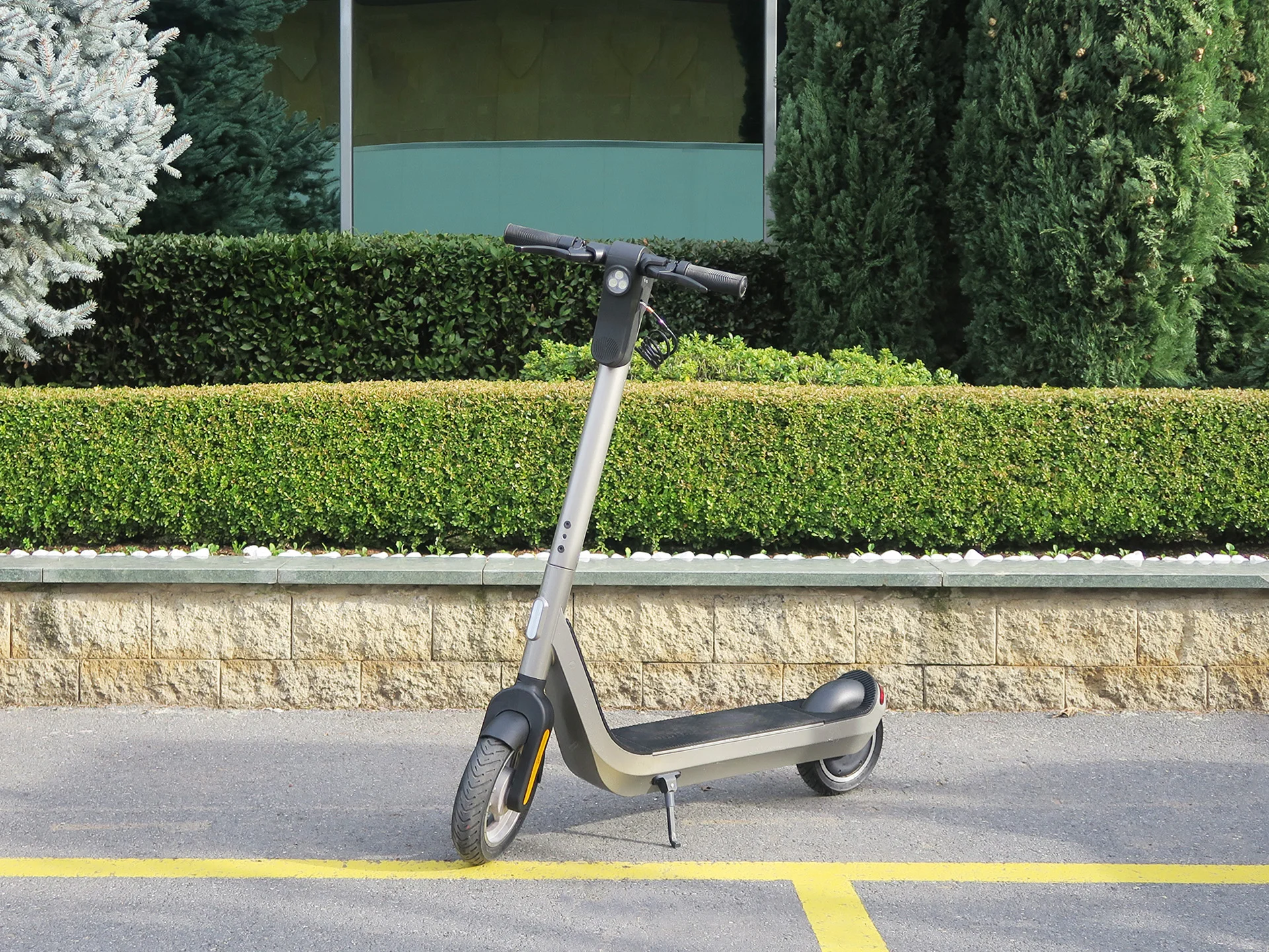 Roqu unibody electric scooter designed by Formeta Design for next-generation urban mobility