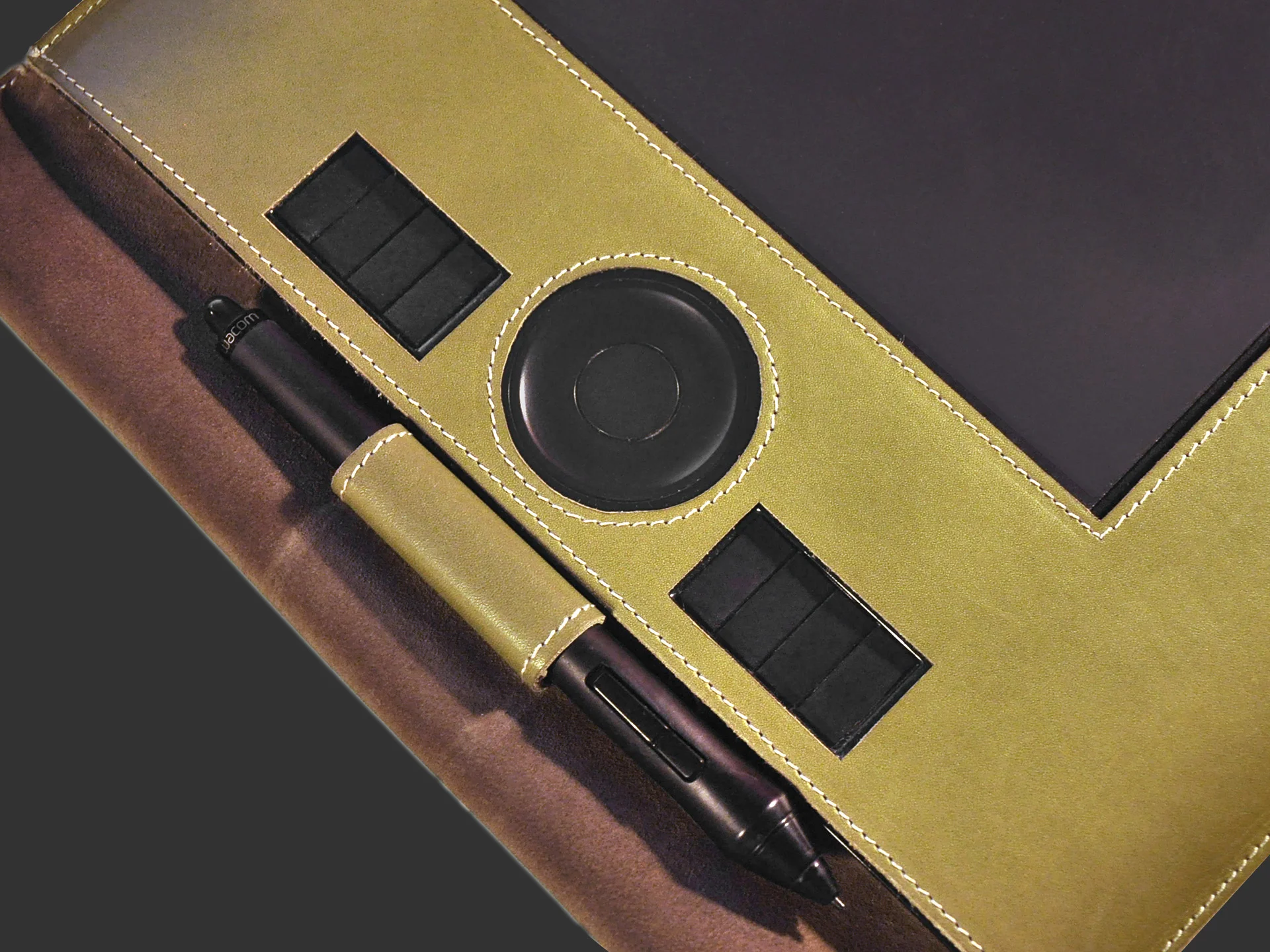 Tabletcase designed by Formeta Design for carrying graphic tablet